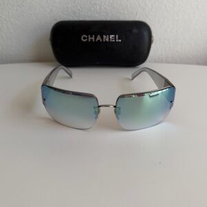 CHANEL Vintage Sunglasses with crystal-encrusted (Y2K)